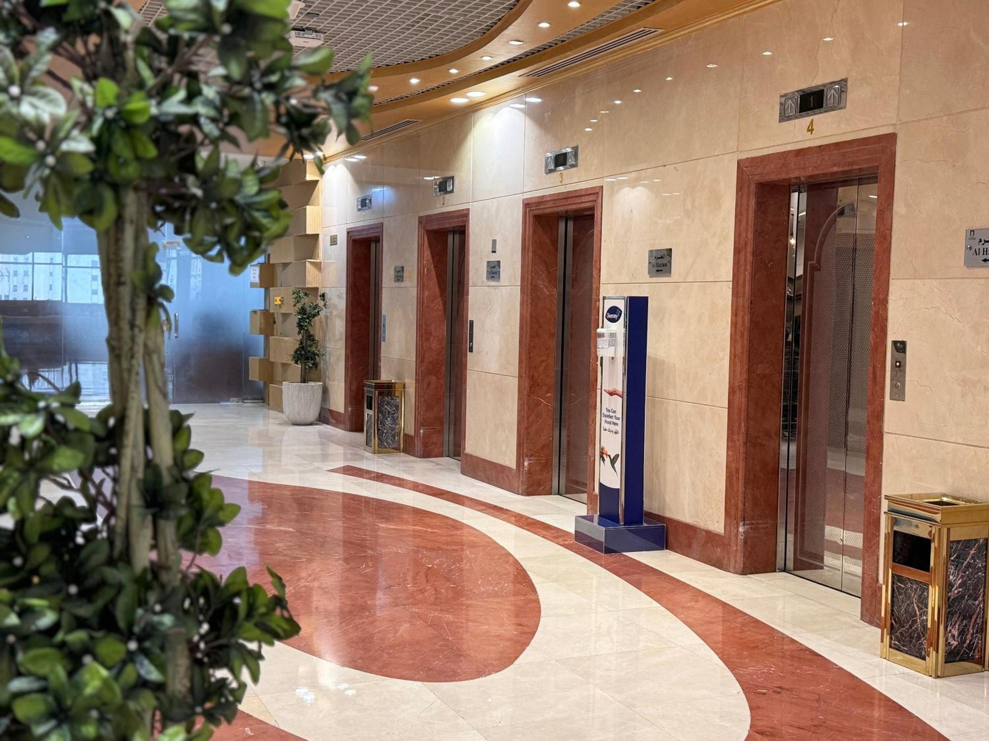 Al Safwah Hotel First Tower 1 Mecca Luaran gambar Elevators at the airport