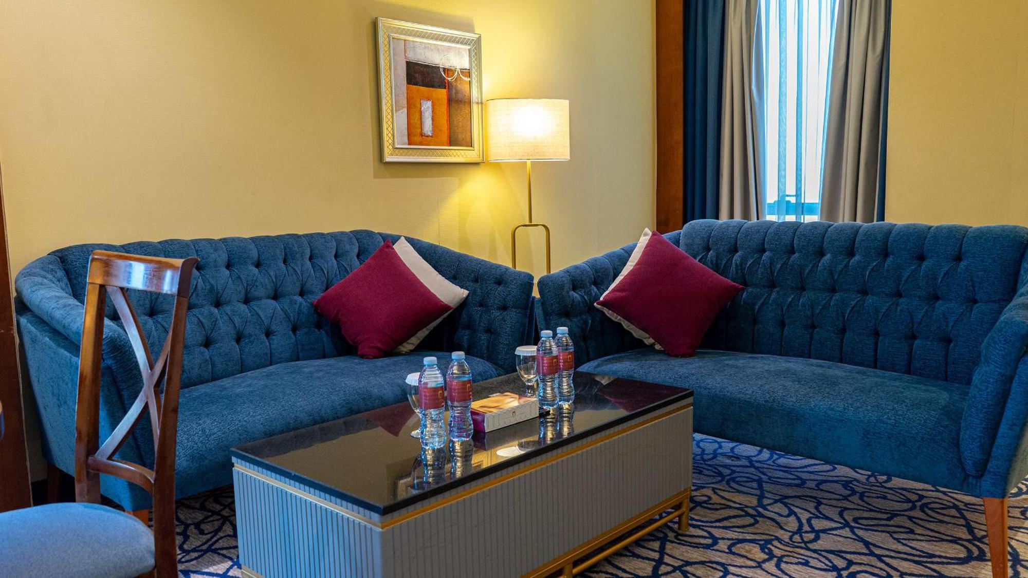 Al Safwah Hotel First Tower 1 Mecca Luaran gambar A living room at the hotel