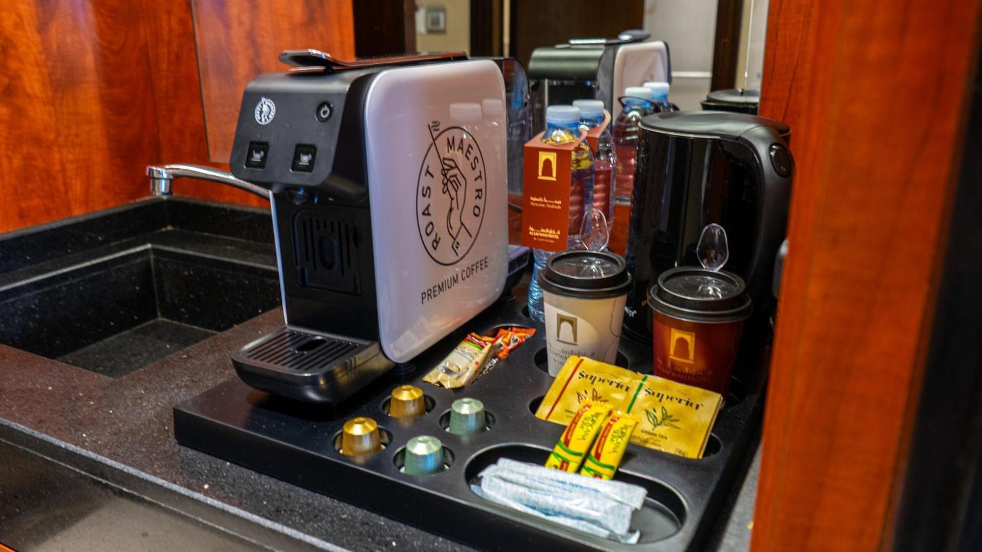 Al Safwah Hotel First Tower 1 Mecca Luaran gambar A coffee machine in a hotel