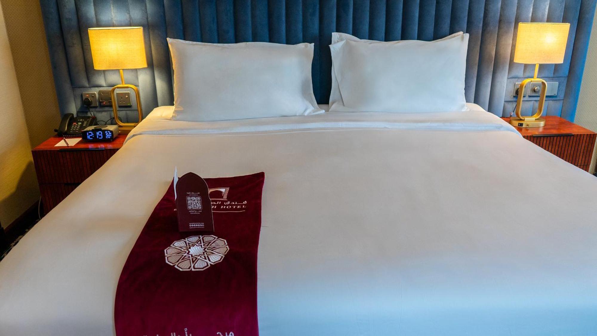Al Safwah Hotel First Tower 1 Mecca Luaran gambar A bed with a duvet